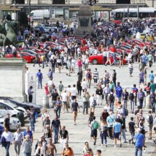 Il Salone dell’auto fa centro: folla in città e buoni affari per bar e ristoranti. Sondaggio di Confesercenti fra gli operatori: incassi aumentati fra il 25 e il 30%. Il presidente Banchieri: “Ottime ricadute su tutto il sistema dell’accoglienza e del commercio”